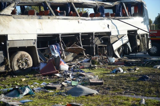 Eskişehir'de feci Kaza! İŞÇİ Servisi devrildi, 2 işçi öldü, 12 kişi yaralandı 1