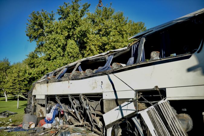 Eskişehir'de feci Kaza! İŞÇİ Servisi devrildi, 2 işçi öldü, 12 kişi yaralandı 5