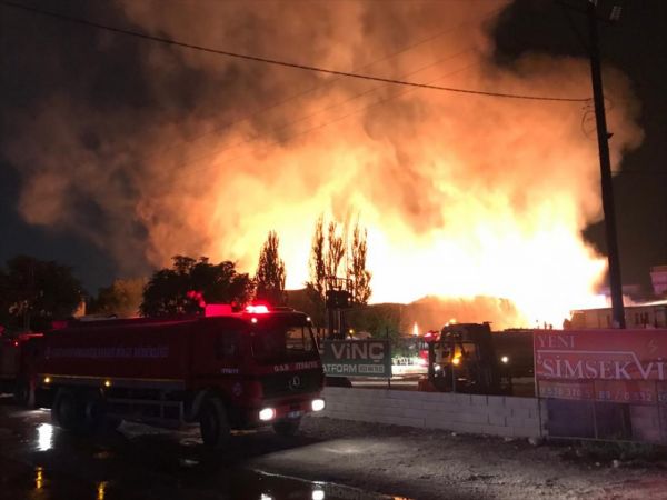 Gaziantep 3. Organize Sanayi Bölgesinde fabrikada yangın çıktı 1
