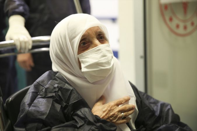 Ankara'da 96 yaşında koronavirüsü yendi, hastaneden alkışlarla taburcu edildi 3
