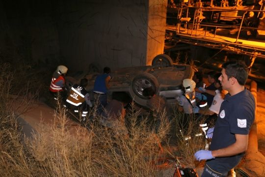 Muğla'da otomobil uçuruma devrildi: 3 yaralı 1