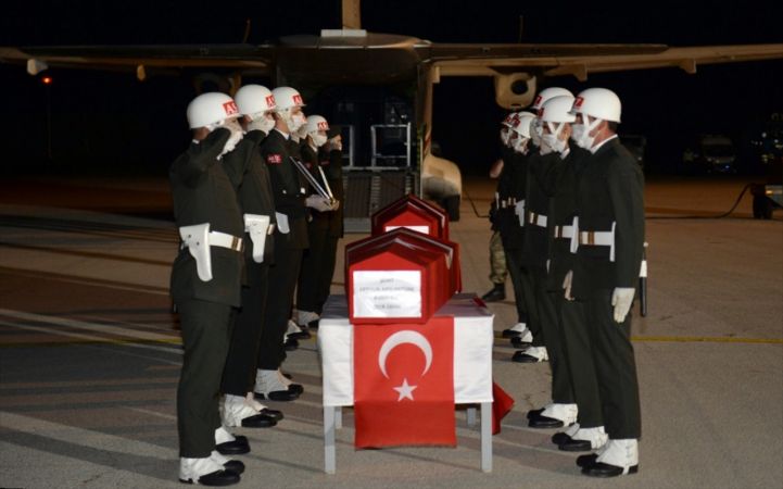 Ağrı'da uzman çavuşlar İdris Şahin ile Ceyhun Arslantürk için Erzurum'da tören düzenlendi 4