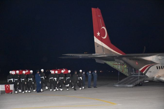Ağrı'da uzman çavuşlar İdris Şahin ile Ceyhun Arslantürk için Erzurum'da tören düzenlendi 7