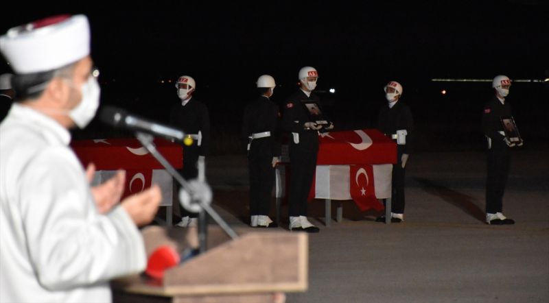Ağrı'da uzman çavuşlar İdris Şahin ile Ceyhun Arslantürk için Erzurum'da tören düzenlendi 8