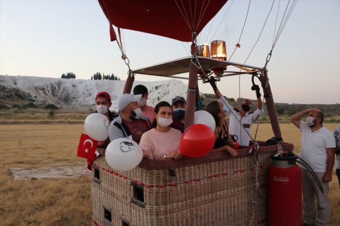 Pamukkale'de 30 Ağustos Zafer Bayramı dolayısıyla özel balon turu gerçekleştirildi - FOTO GALERİ 2