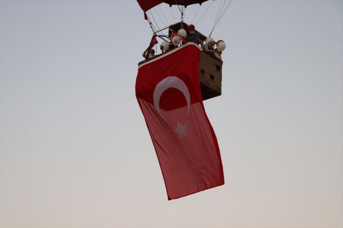 Pamukkale'de 30 Ağustos Zafer Bayramı dolayısıyla özel balon turu gerçekleştirildi - FOTO GALERİ 7