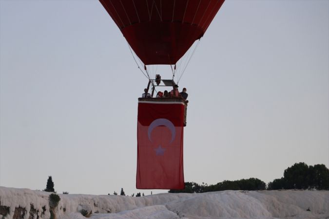 Pamukkale'de 30 Ağustos Zafer Bayramı dolayısıyla özel balon turu gerçekleştirildi - FOTO GALERİ 8