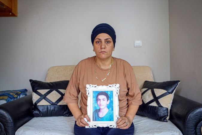 Kanser hastası anne, 14 yaşındaki oğluna kavuşmak için 1 yıldır HDP önünde evlat nöbetinde 1