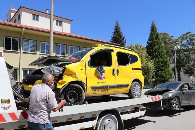Burdur'da korkunç bir kaza meydana geldi! Çok sayıda yaralı var! 2