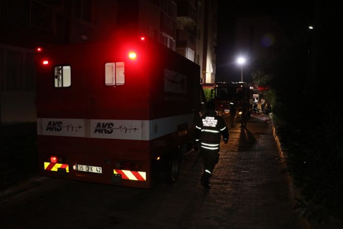 İzmir'de "çöp evde" çıkan yangında bir kişi öldü 3