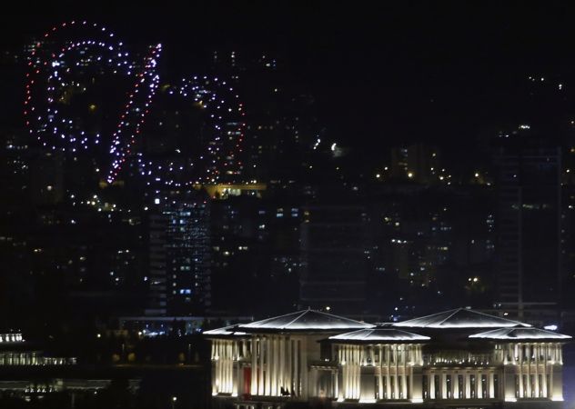 Cumhurbaşkanlığı Külliyesi'nde Zafer Bayramı'na özel 300 İHA ile ışık gösterisi yapıldı 5