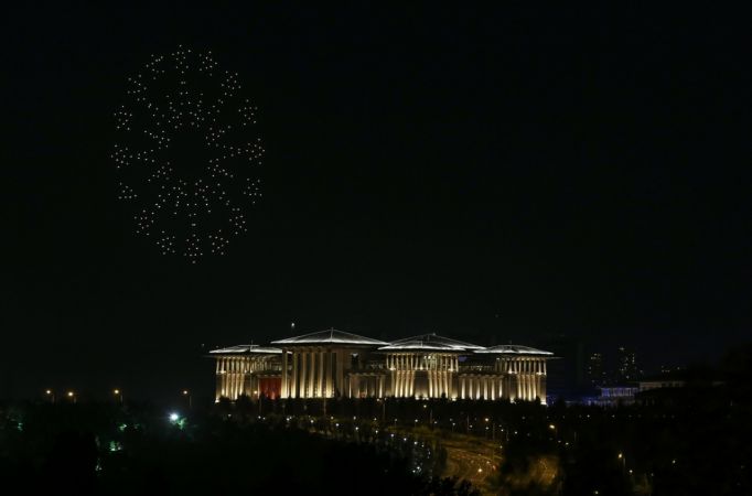 Cumhurbaşkanlığı Külliyesi'nde Zafer Bayramı'na özel 300 İHA ile ışık gösterisi yapıldı 11