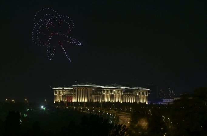 Cumhurbaşkanlığı Külliyesi'nde Zafer Bayramı'na özel 300 İHA ile ışık gösterisi yapıldı 13