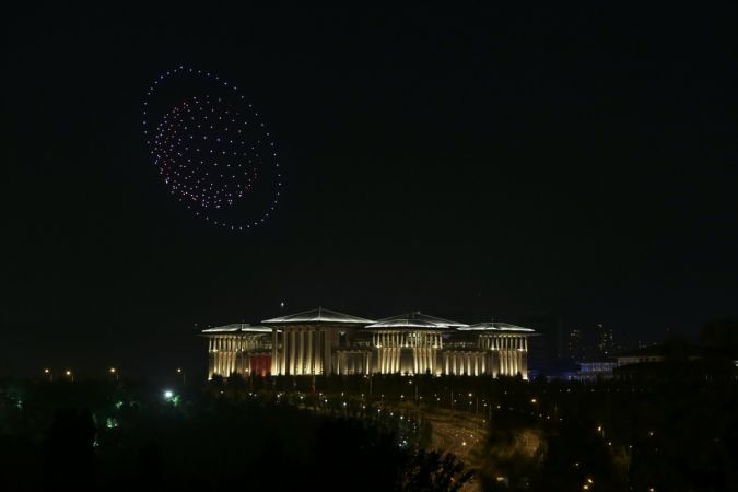 Cumhurbaşkanlığı Külliyesi'nde Zafer Bayramı'na özel 300 İHA ile ışık gösterisi yapıldı 15