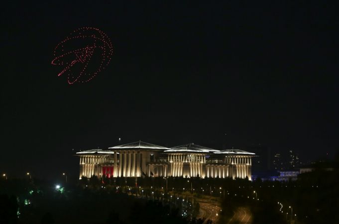Cumhurbaşkanlığı Külliyesi'nde Zafer Bayramı'na özel 300 İHA ile ışık gösterisi yapıldı 19
