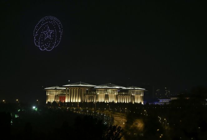 Cumhurbaşkanlığı Külliyesi'nde Zafer Bayramı'na özel 300 İHA ile ışık gösterisi yapıldı 20