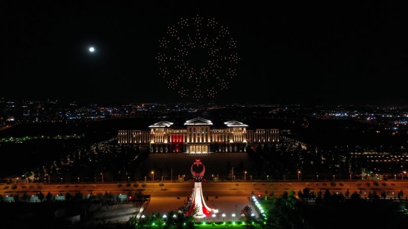Cumhurbaşkanlığı Külliyesi'nde Zafer Bayramı'na özel 300 İHA ile ışık gösterisi yapıldı 22