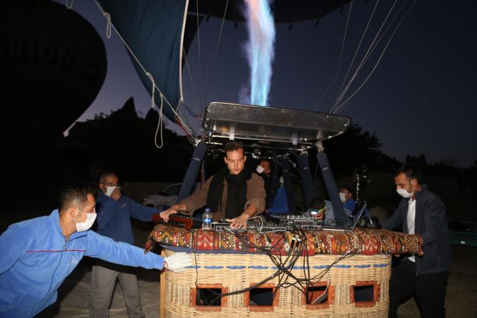 DJ Ben Böhmer Kapadokya'da sıcak hava balonunda performans sergiledi 1