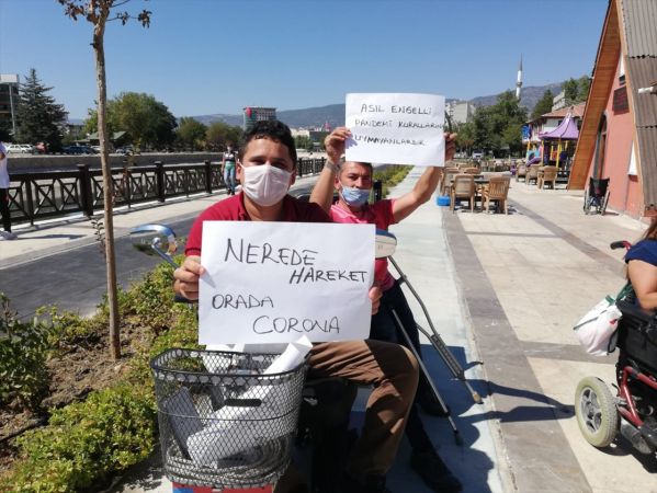 Engelliler koronavirüs tedbirlerine uymayanları protesto etti 5