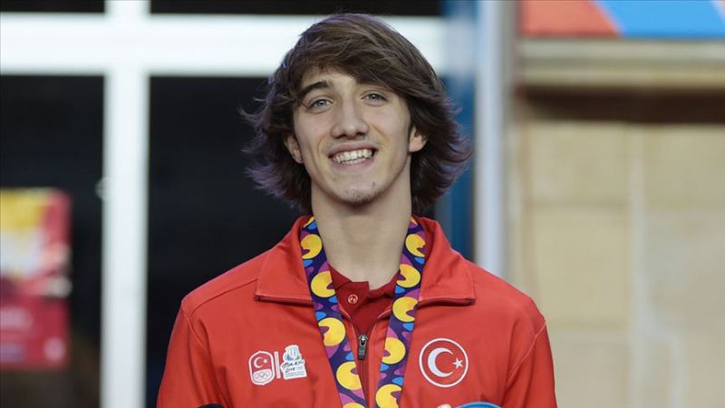 Berke Akçam, 400 metre engellide 20 yaş altı Türkiye rekoru kırdı 1