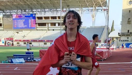 Berke Akçam, 400 metre engellide 20 yaş altı Türkiye rekoru kırdı 2