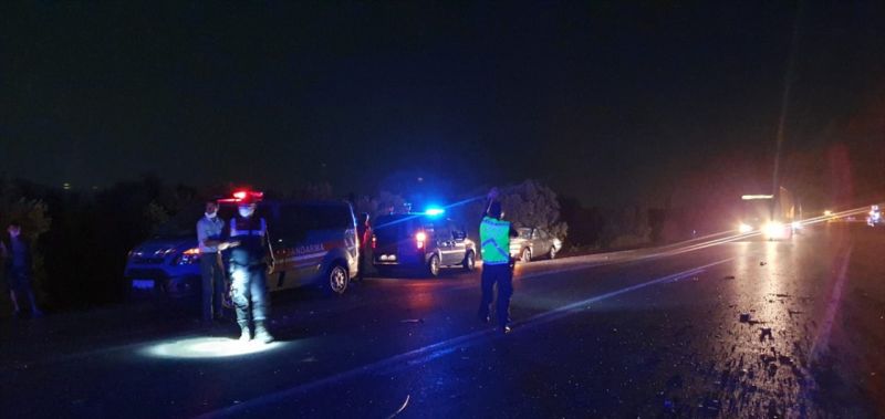 Bursa'da feci kaza! Tırla çarpışan otomobil sürücüsü feci şekilde can verdi 3
