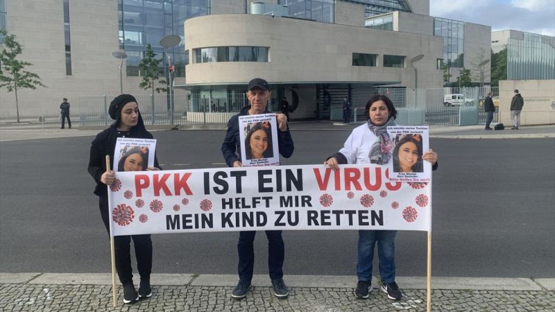PKK tarafından kızı kaçırılan anne Başbakanlığın önünde eylem yaptı 1