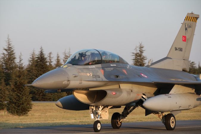 Bakan Akar, F-16 ile Ege semalarında uçtu 10