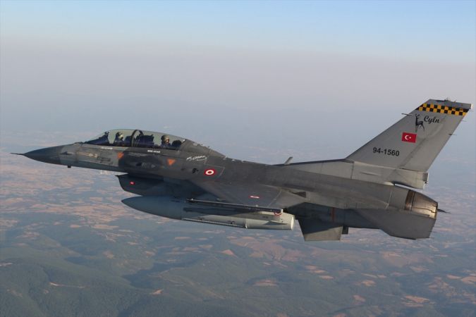 Bakan Akar, F-16 ile Ege semalarında uçtu 16