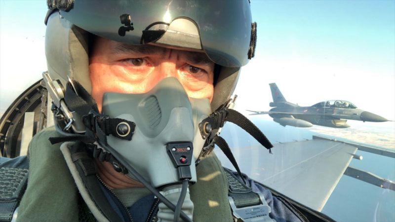 Bakan Akar, F-16 ile Ege semalarında uçtu 1