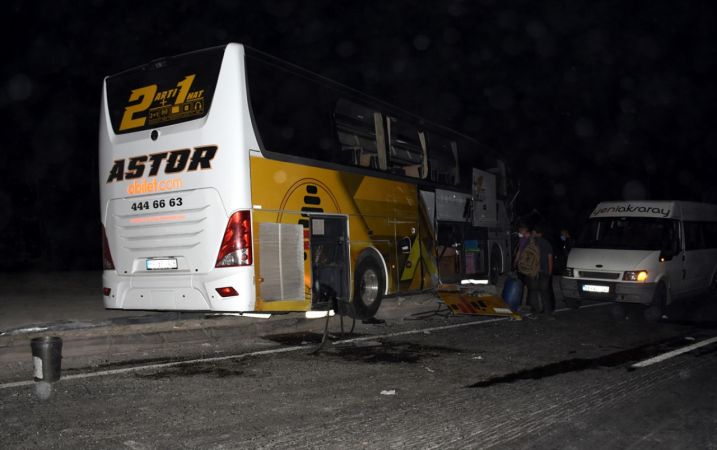 Aksaray'da Korkunç kaza! Yolcu otobüsü ile kamyon çarpıştı: 4 yaralı 4