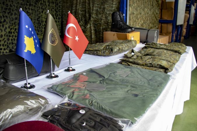 Türkiye'den Kosova'ya 910 bin dolar değerinde kişisel teçhizat hibe edildi 2