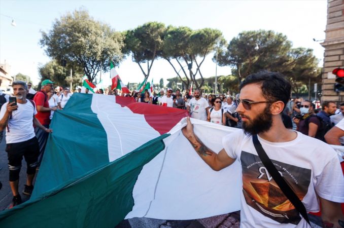 İtalya'da Kovid-19 önlemleri protesto edildi - Video Haber 1
