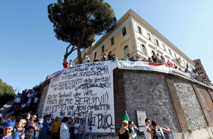 İtalya'da Kovid-19 önlemleri protesto edildi - Video Haber 7