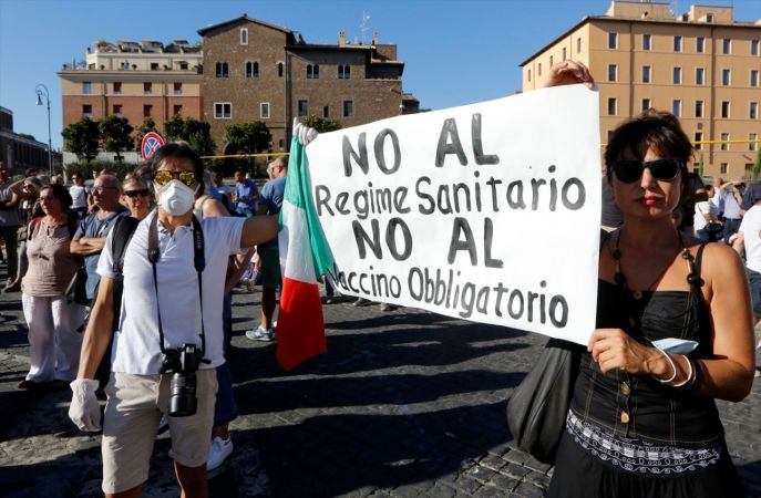 İtalya'da Kovid-19 önlemleri protesto edildi - Video Haber 11