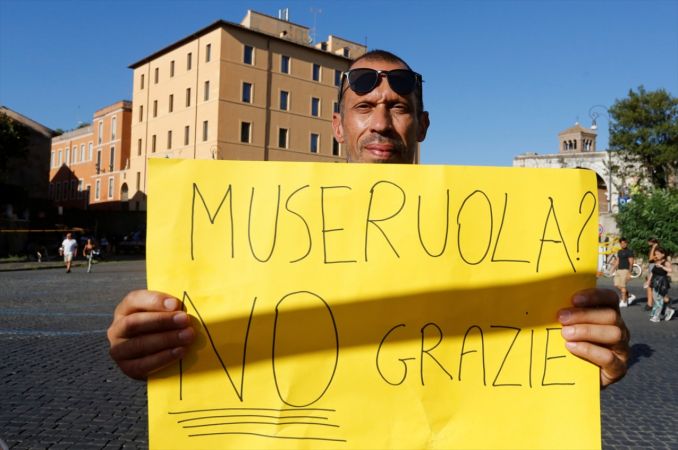 İtalya'da Kovid-19 önlemleri protesto edildi - Video Haber 12