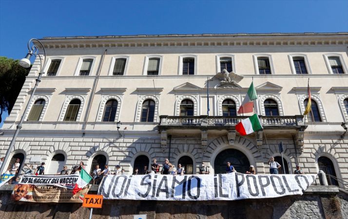 İtalya'da Kovid-19 önlemleri protesto edildi - Video Haber 13