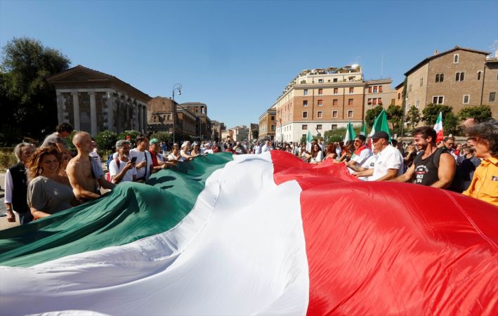 İtalya'da Kovid-19 önlemleri protesto edildi - Video Haber 19