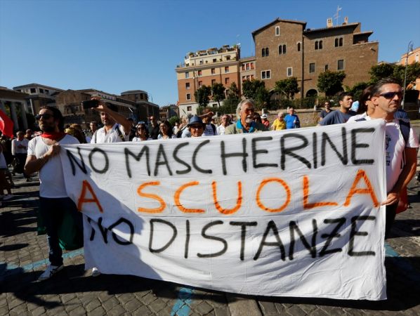 İtalya'da Kovid-19 önlemleri protesto edildi - Video Haber 23