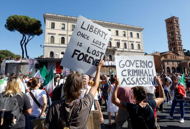 İtalya'da Kovid-19 önlemleri protesto edildi - Video Haber 54