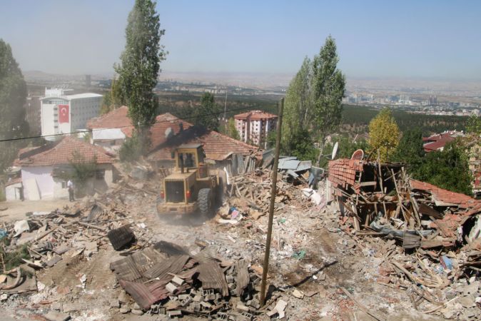 Çankaya Belediyesi, 17 gecekondunun yıkımına başladı - Ankara 1