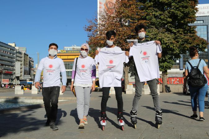 Ankara Büyükşehir, artan Covid-19 vakalarına dikkat çekmek için binlerce tişört ve maske dağıttı 5