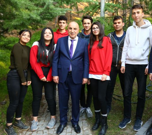 Başkan Altınok’tan öğrencilere karşılıksız burs müjdesi - Ankara 1
