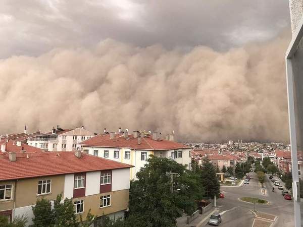 Ankara'da Kum Fırtınası! Koronada Zirveyi Oynarken, Bir de Kum Fırtınası Felaketi Başladı! Sonumuz Geliyor mu? 2