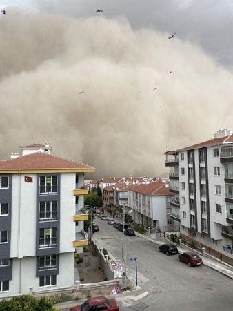 Ankara'da Kum Fırtınası! Koronada Zirveyi Oynarken, Bir de Kum Fırtınası Felaketi Başladı! Sonumuz Geliyor mu? 9