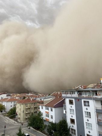 Ankara'da Kum Fırtınası! Koronada Zirveyi Oynarken, Bir de Kum Fırtınası Felaketi Başladı! Sonumuz Geliyor mu? 8