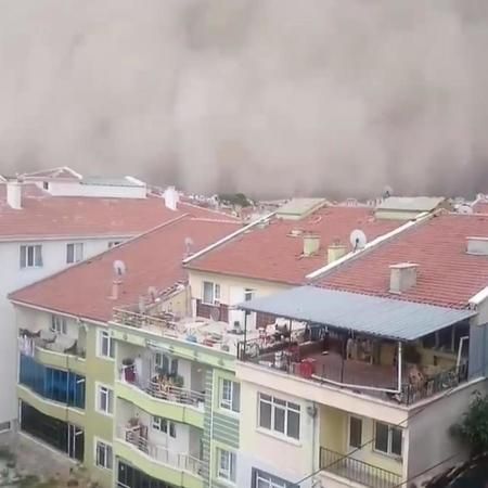 Ankara'da Kum Fırtınası! Koronada Zirveyi Oynarken, Bir de Kum Fırtınası Felaketi Başladı! Sonumuz Geliyor mu? 13