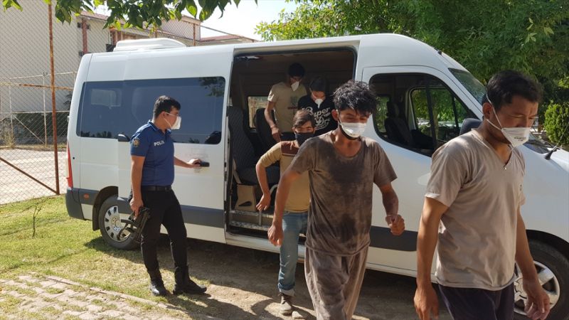 Yurda yasa dışı yollardan girdikleri belirlenen 16 sığınmacı yakalandı 1