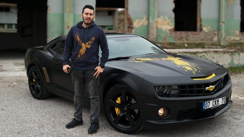 Enes Batur'un Araba Koleksiyonu Hayrete Düşürdü! Henüz 22 Yaşında, Youtube'dan Zengin Oldu... Sıra Helikopterde! 4