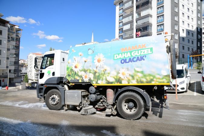 Ankara Mamak’ta cadde ve sokaklar sabunlu su ile yıkanıyor 5